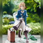 Taito Studio – Violet Evergarden-Violet Evergarden: Seated with Suitcase
